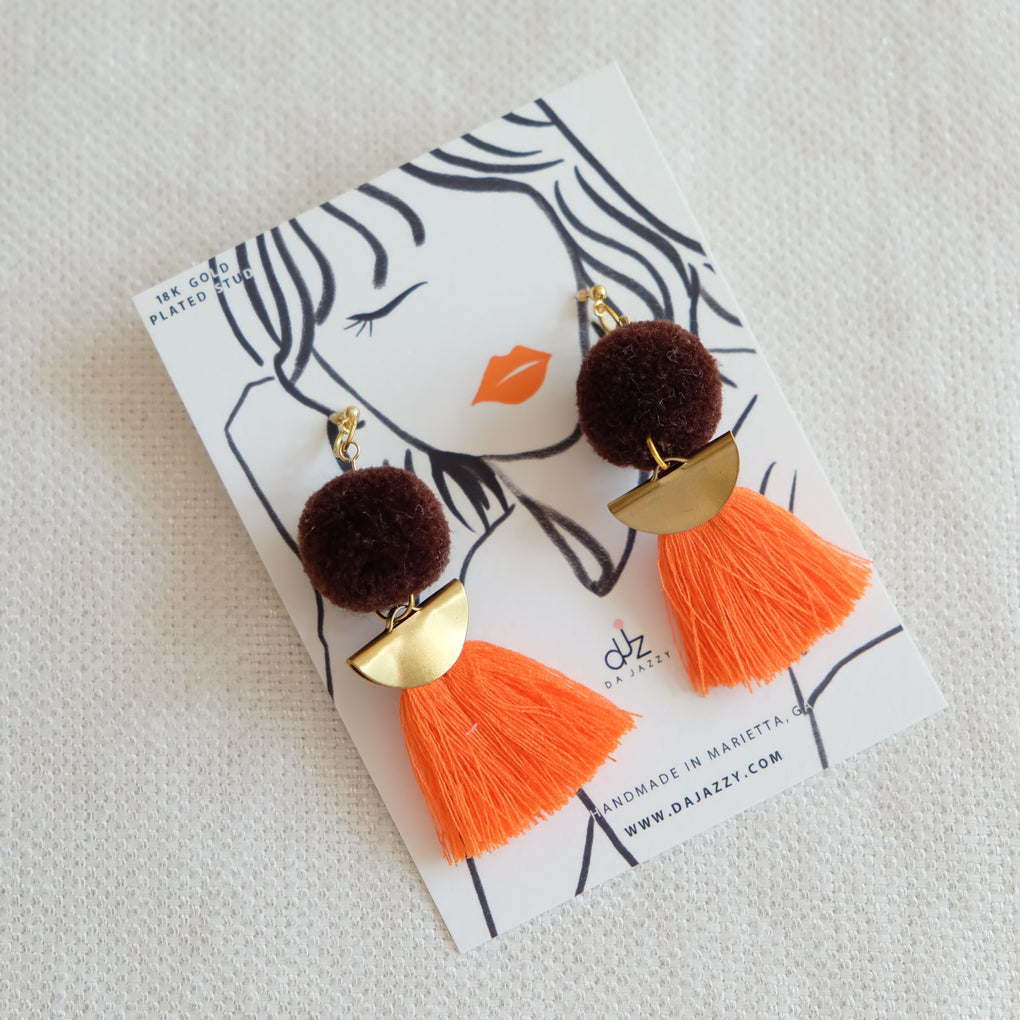 THE BROWN MOON POMPOM ORANGE TASSEL 18K EARRINGS STUDS