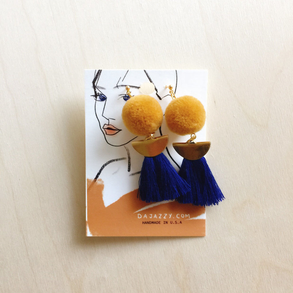 THE HONEY MOON POMPOM NAVY TASSEL 18K EARRINGS STUDS