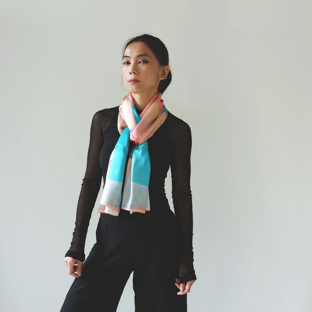 MURALLA ROJA LONG SILK SCARF