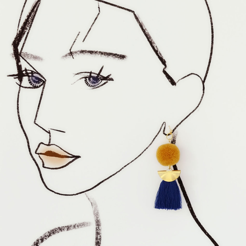 THE HONEY MOON POMPOM NAVY TASSEL 18K EARRINGS STUDS