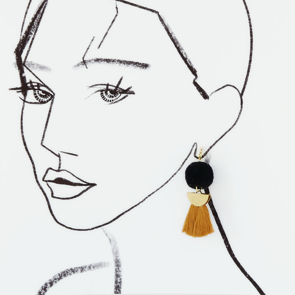 THE BLACK MOON POMPOM HONEY TASSEL 18K EARRINGS STUDS