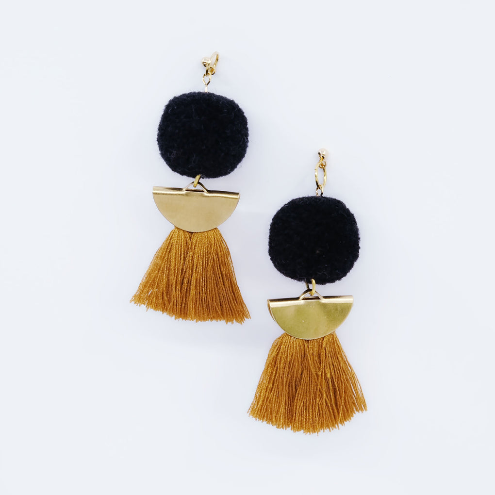 THE BLACK MOON POMPOM HONEY TASSEL 18K EARRINGS STUDS